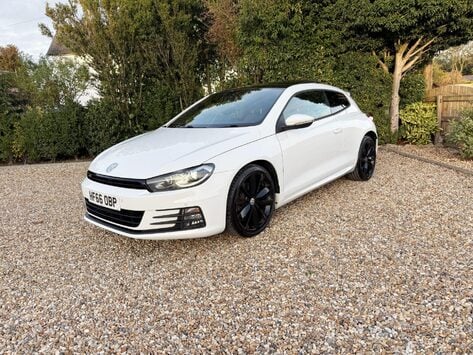 Volkswagen Scirocco 2.0 TDI BlueMotion Tech R-Line DSG Euro 6 (s/s) 3dr
