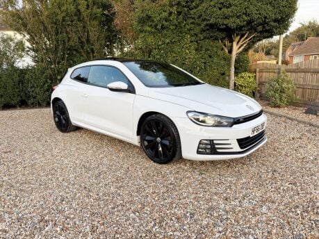 Volkswagen Scirocco 2.0 TDI BlueMotion Tech R-Line DSG Euro 6 (s/s) 3dr 2