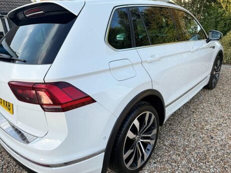 Volkswagen Tiguan 2.0 TDI R-Line Tech SUV 5dr Diesel Manual Euro 6 (s/s) (150 ps) 10