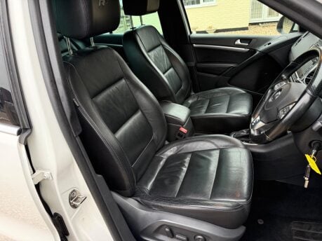 Volkswagen Tiguan 2.0 TDI BlueMotion Tech R-Line DSG 4WD Euro 5 (s/s) 5dr 19