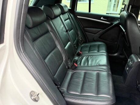 Volkswagen Tiguan 2.0 TDI BlueMotion Tech R-Line DSG 4WD Euro 5 (s/s) 5dr 20