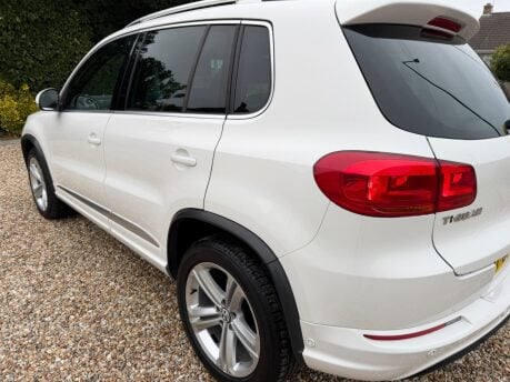 Volkswagen Tiguan 2.0 TDI BlueMotion Tech R-Line DSG 4WD Euro 5 (s/s) 5dr 8