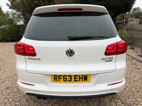 Volkswagen Tiguan 2.0 TDI BlueMotion Tech R-Line DSG 4WD Euro 5 (s/s) 5dr 9