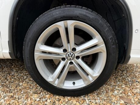 Volkswagen Tiguan 2.0 TDI BlueMotion Tech R-Line DSG 4WD Euro 5 (s/s) 5dr 11