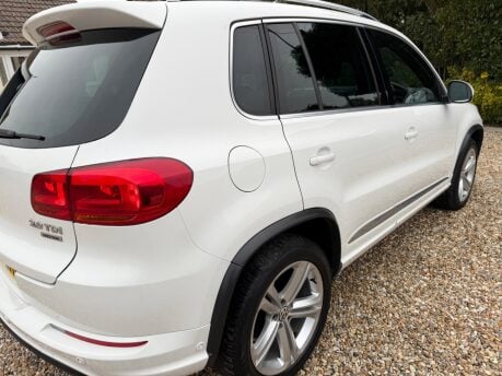 Volkswagen Tiguan 2.0 TDI BlueMotion Tech R-Line DSG 4WD Euro 5 (s/s) 5dr 10