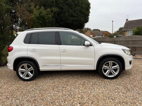 Volkswagen Tiguan 2.0 TDI BlueMotion Tech R-Line DSG 4WD Euro 5 (s/s) 5dr 4