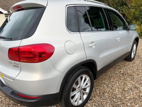 Volkswagen Tiguan 2.0 TDI BlueMotion Tech SE 4WD Euro 5 (s/s) 5dr 10