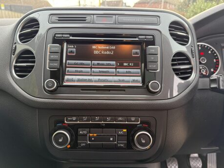 Volkswagen Tiguan 2.0 TDI BlueMotion Tech SE 4WD Euro 5 (s/s) 5dr 21