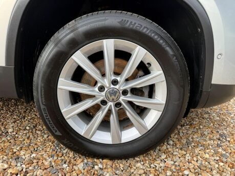 Volkswagen Tiguan 2.0 TDI BlueMotion Tech SE 4WD Euro 5 (s/s) 5dr 15