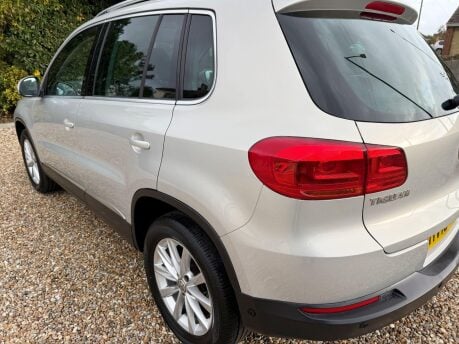 Volkswagen Tiguan 2.0 TDI BlueMotion Tech SE 4WD Euro 5 (s/s) 5dr 12