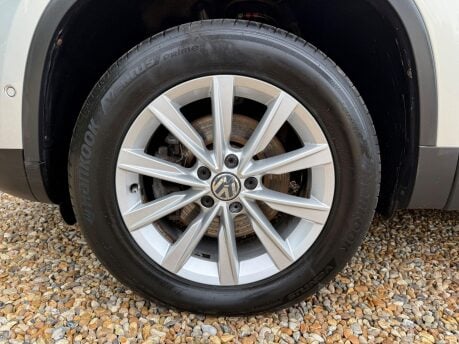 Volkswagen Tiguan 2.0 TDI BlueMotion Tech SE 4WD Euro 5 (s/s) 5dr 14