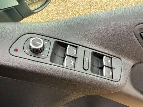 Volkswagen Tiguan 2.0 TDI BlueMotion Tech SE 4WD Euro 5 (s/s) 5dr 22