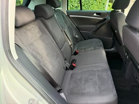 Volkswagen Tiguan 2.0 TDI BlueMotion Tech SE 4WD Euro 5 (s/s) 5dr 28