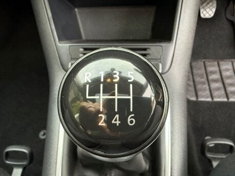 Volkswagen Tiguan 2.0 TDI BlueMotion Tech SE 4WD Euro 5 (s/s) 5dr 24