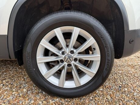 Volkswagen Tiguan 2.0 TDI BlueMotion Tech SE 4WD Euro 5 (s/s) 5dr 13