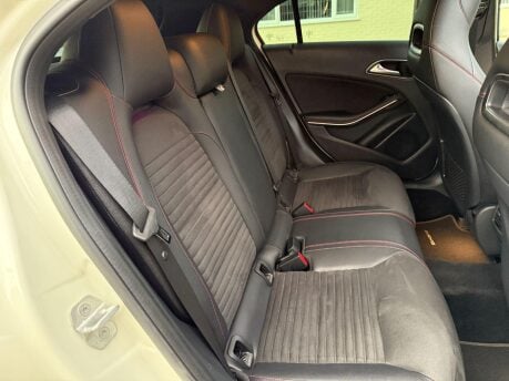 Mercedes-Benz A Class 1.5 A180d AMG Line (Premium Plus) 7G-DCT Euro 6 (s/s) 5dr 33