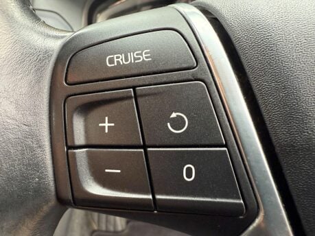 Volvo XC60 2.4 D5 SE Lux Nav Geartronic AWD Euro 5 5dr 12