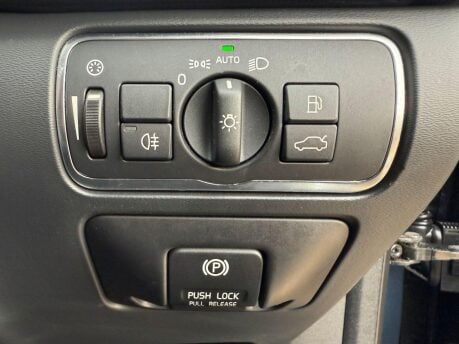 Volvo XC60 2.4 D5 SE Lux Nav Geartronic AWD Euro 5 5dr 17