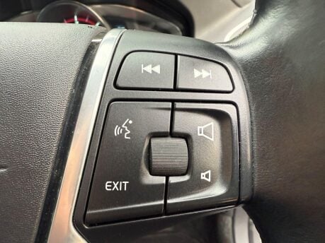 Volvo XC60 2.4 D5 SE Lux Nav Geartronic AWD Euro 5 5dr 13