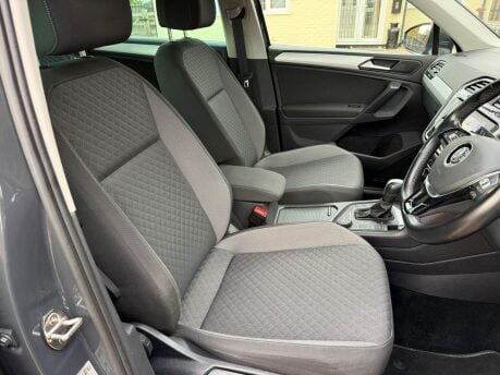 Volkswagen Tiguan 2.0 TDI Match DSG 4Motion Euro 6 (s/s) 5dr 22