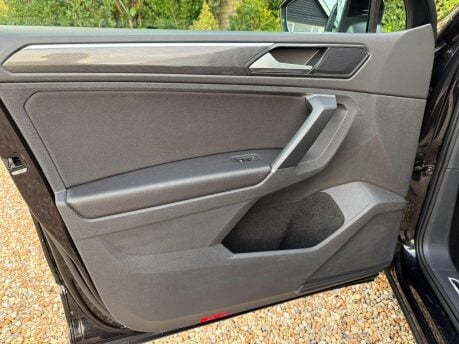 Volkswagen Tiguan 2.0 TDI SEL DSG Euro 6 (s/s) 5dr 36