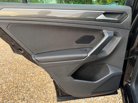 Volkswagen Tiguan 2.0 TDI SEL DSG Euro 6 (s/s) 5dr 38