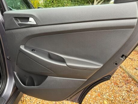 Hyundai TUCSON 1.7 CRDi Blue Drive SE Nav Euro 6 (s/s) 5dr 27