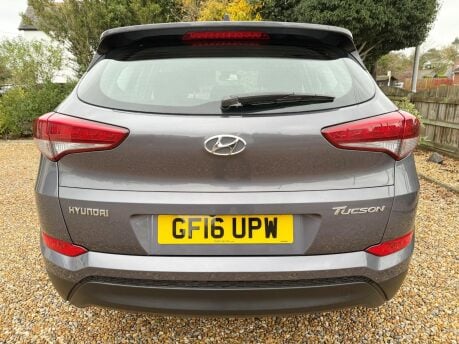 Hyundai TUCSON 1.7 CRDi Blue Drive SE Nav Euro 6 (s/s) 5dr 9