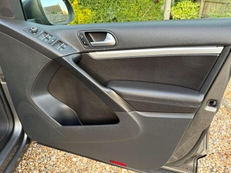 Volkswagen Tiguan 2.0 TDI BlueMotion Tech Match DSG 4WD Euro 5 (s/s) 5dr 32