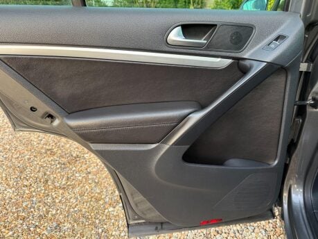 Volkswagen Tiguan 2.0 TDI BlueMotion Tech Match DSG 4WD Euro 5 (s/s) 5dr 38