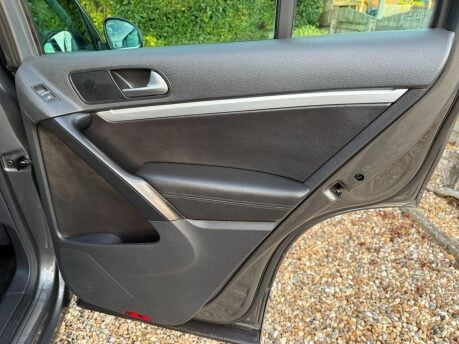 Volkswagen Tiguan 2.0 TDI BlueMotion Tech Match DSG 4WD Euro 5 (s/s) 5dr 34