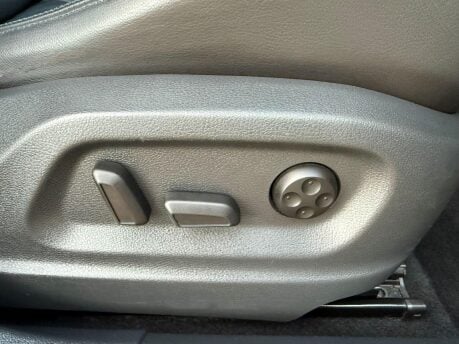 Volkswagen Tiguan 2.0 TDI BlueMotion Tech Match DSG 4WD Euro 5 (s/s) 5dr 31