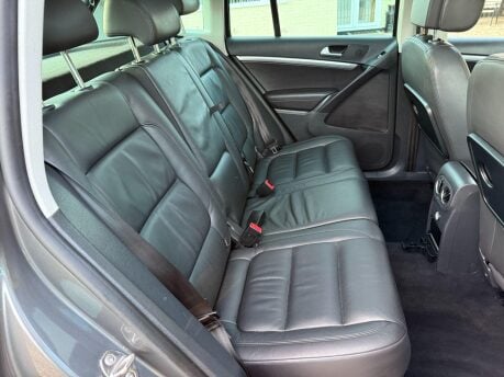 Volkswagen Tiguan 2.0 TDI BlueMotion Tech Match DSG 4WD Euro 5 (s/s) 5dr 33