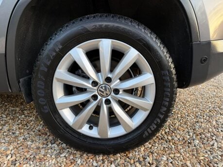 Volkswagen Tiguan 2.0 TDI BlueMotion Tech Match DSG 4WD Euro 5 (s/s) 5dr 14
