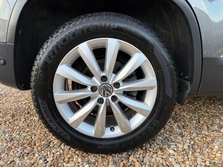Volkswagen Tiguan 2.0 TDI BlueMotion Tech Match DSG 4WD Euro 5 (s/s) 5dr 17