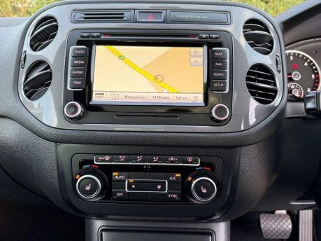 Volkswagen Tiguan 2.0 TDI BlueMotion Tech Match DSG 4WD Euro 5 (s/s) 5dr 21