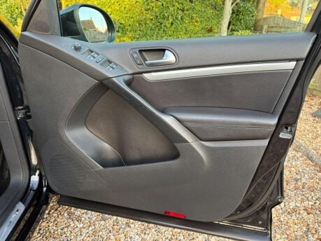 Volkswagen Tiguan 2.0 TDI BlueMotion Tech R-Line Edition 4WD Euro 6 (s/s) 5dr 25