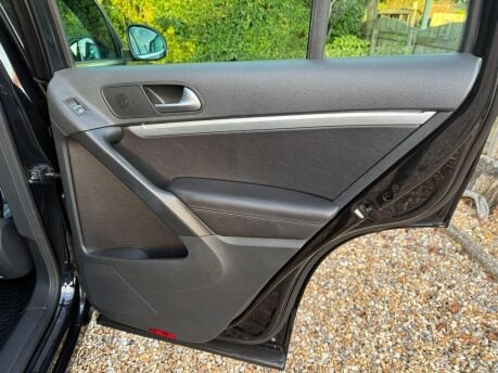 Volkswagen Tiguan 2.0 TDI BlueMotion Tech R-Line Edition 4WD Euro 6 (s/s) 5dr 27