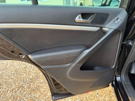 Volkswagen Tiguan 2.0 TDI BlueMotion Tech R-Line Edition 4WD Euro 6 (s/s) 5dr 29