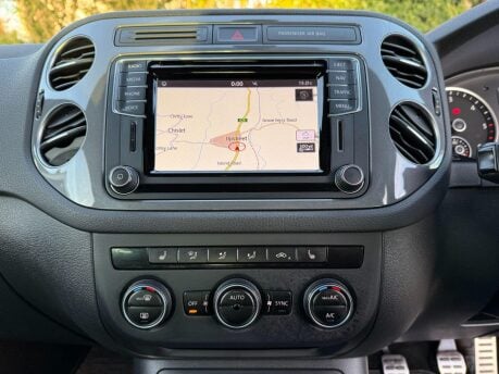 Volkswagen Tiguan 2.0 TDI BlueMotion Tech R-Line Edition 4WD Euro 6 (s/s) 5dr 23