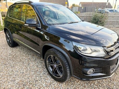 Volkswagen Tiguan 2.0 TDI BlueMotion Tech R-Line Edition 4WD Euro 6 (s/s) 5dr 9