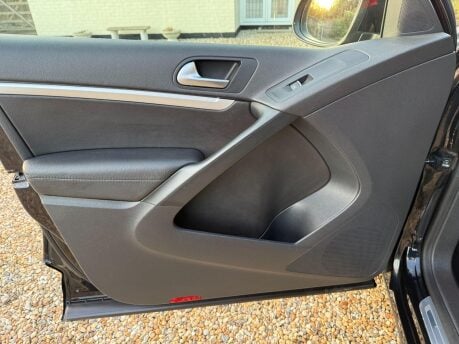 Volkswagen Tiguan 2.0 TDI BlueMotion Tech R-Line Edition 4WD Euro 6 (s/s) 5dr 31