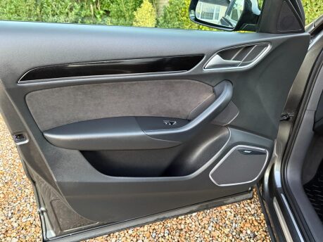 Audi Q3 2.0 TDI Black Edition quattro Euro 6 (s/s) 5dr 33