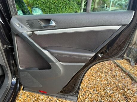 Volkswagen Tiguan 2.0 TDI BlueMotion Tech R-Line Edition 4WD Euro 6 (s/s) 5dr 27