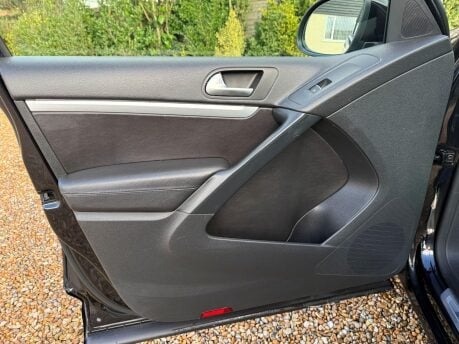 Volkswagen Tiguan 2.0 TDI BlueMotion Tech R-Line Edition 4WD Euro 6 (s/s) 5dr 31