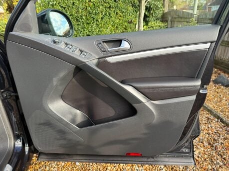 Volkswagen Tiguan 2.0 TDI BlueMotion Tech R-Line Edition 4WD Euro 6 (s/s) 5dr 25