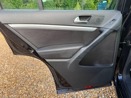 Volkswagen Tiguan 2.0 TDI BlueMotion Tech R-Line Edition 4WD Euro 6 (s/s) 5dr 29