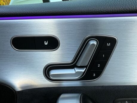 Mercedes-Benz A Class 1.3 A200 AMG Line (Premium Plus) 7G-DCT Euro 6 (s/s) 5dr 28