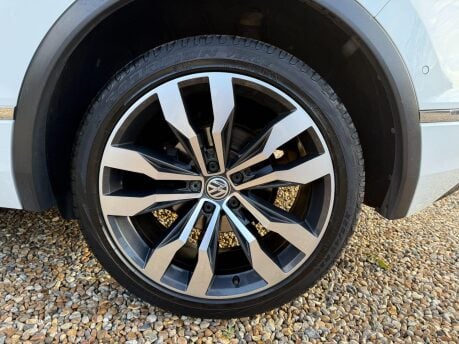 Volkswagen Tiguan 2.0 TDI R-Line Tech DSG Euro 6 (s/s) 5dr 12