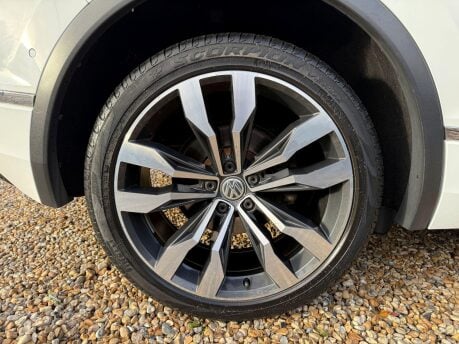 Volkswagen Tiguan 2.0 TDI R-Line Tech DSG Euro 6 (s/s) 5dr 15